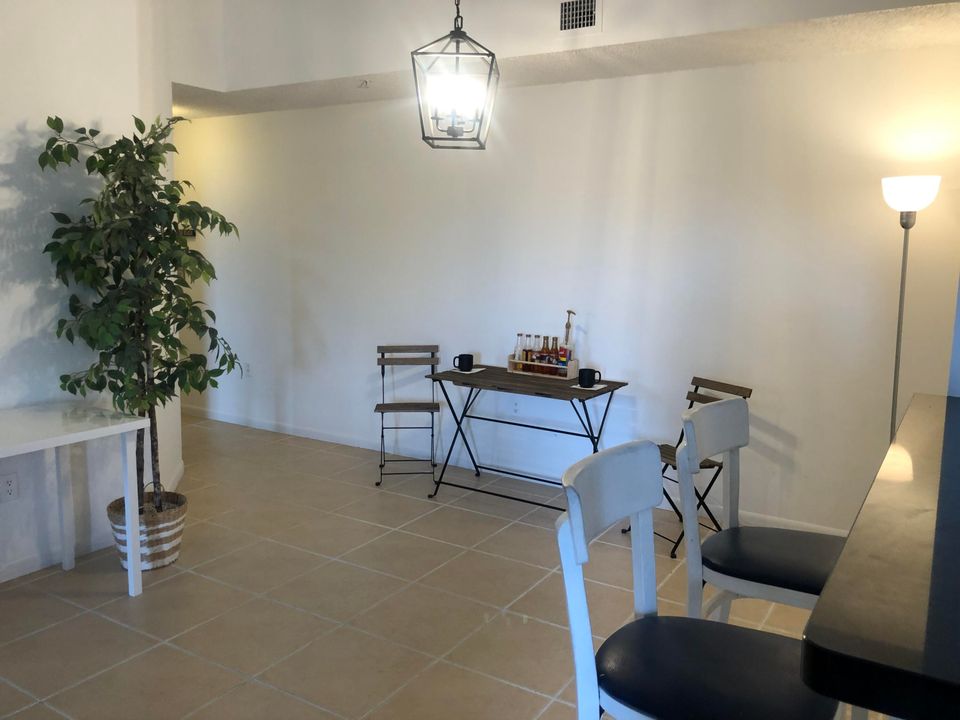 For Sale: $270,000 (2 beds, 2 baths, 1183 Square Feet)