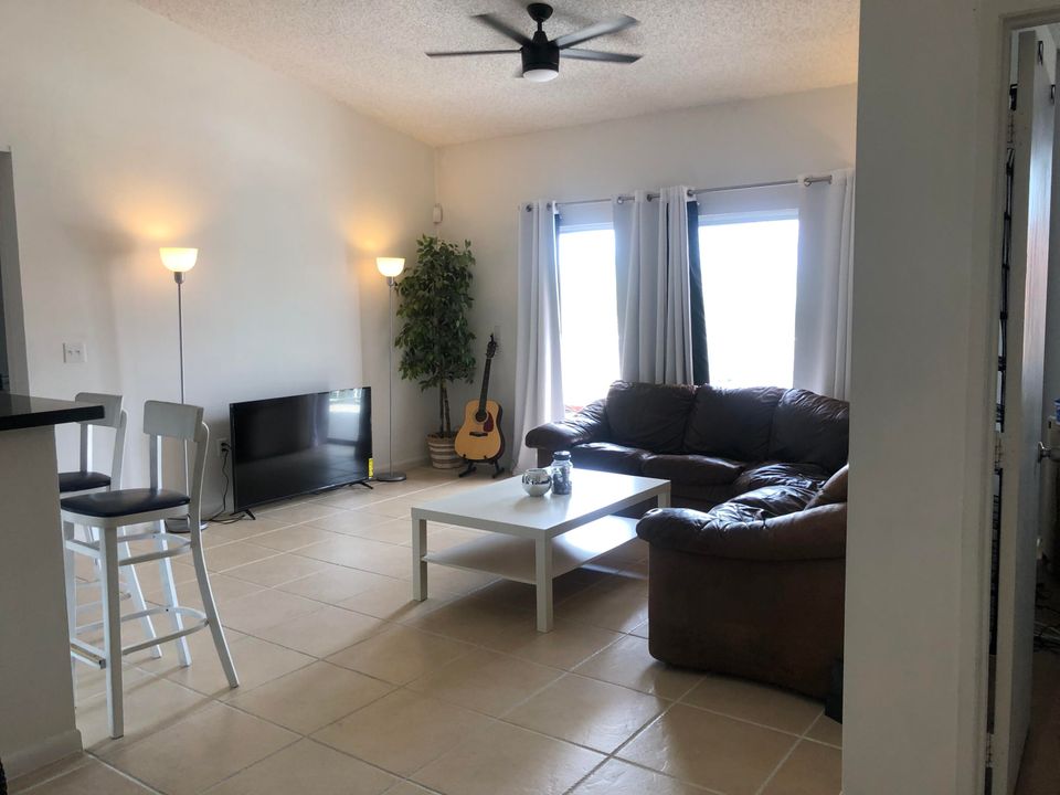 For Sale: $270,000 (2 beds, 2 baths, 1183 Square Feet)