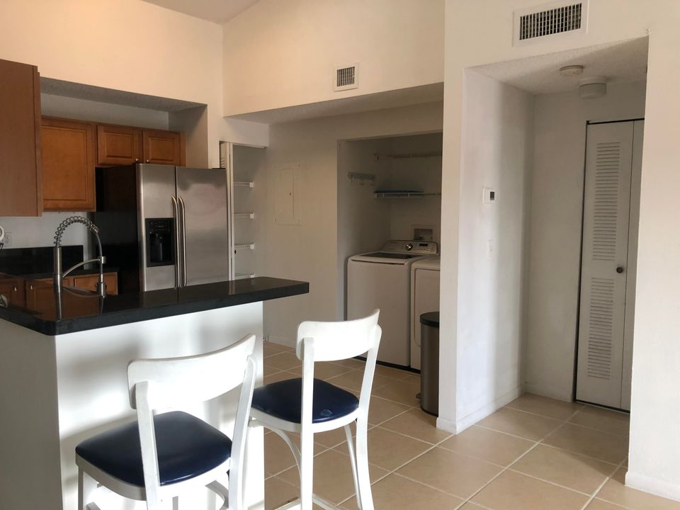 For Sale: $270,000 (2 beds, 2 baths, 1183 Square Feet)