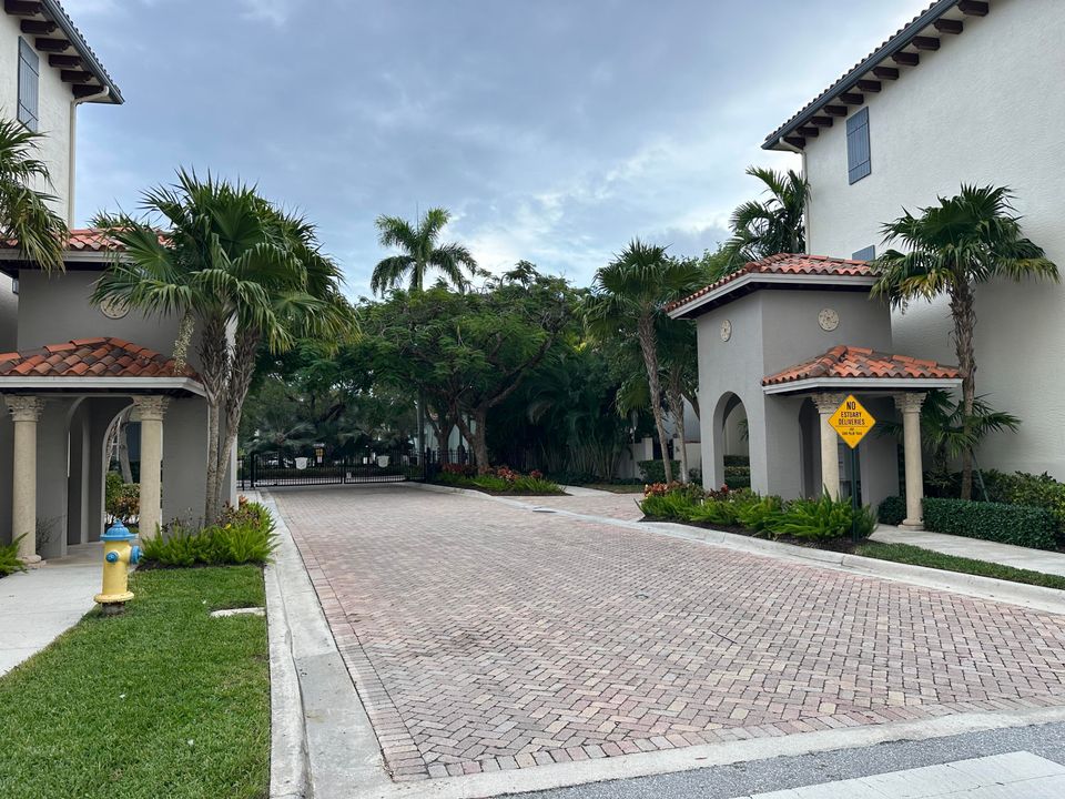 En Venta: $499,999 (3 camas, 3 baños, 2000 Pies cuadrados)