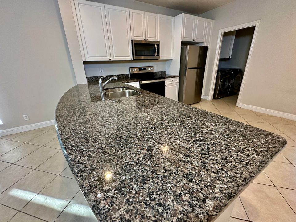 En Venta: $499,999 (3 camas, 3 baños, 2000 Pies cuadrados)