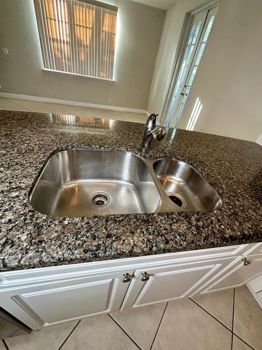 En Venta: $499,999 (3 camas, 3 baños, 2000 Pies cuadrados)