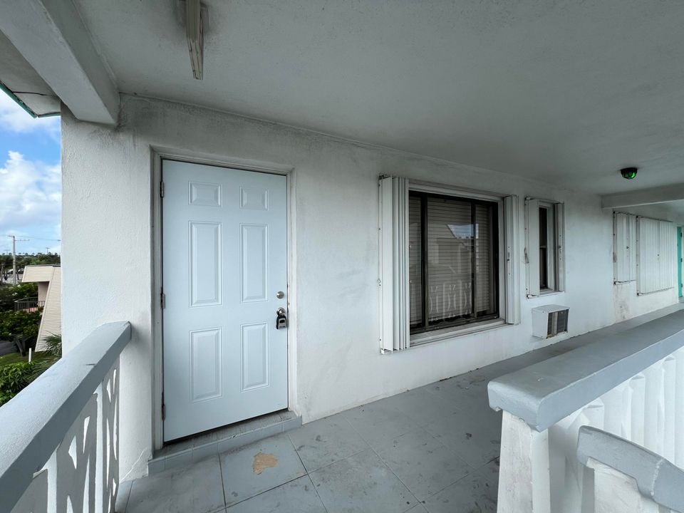 For Rent: $1,695 (1 beds, 1 baths, 720 Square Feet)