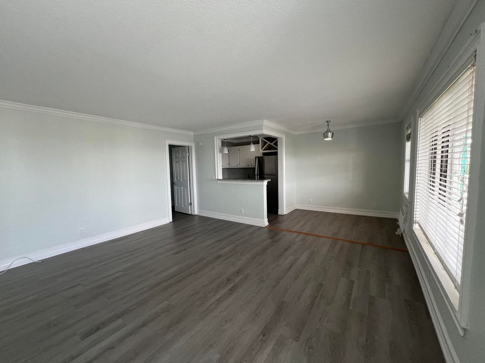 For Rent: $1,695 (1 beds, 1 baths, 720 Square Feet)