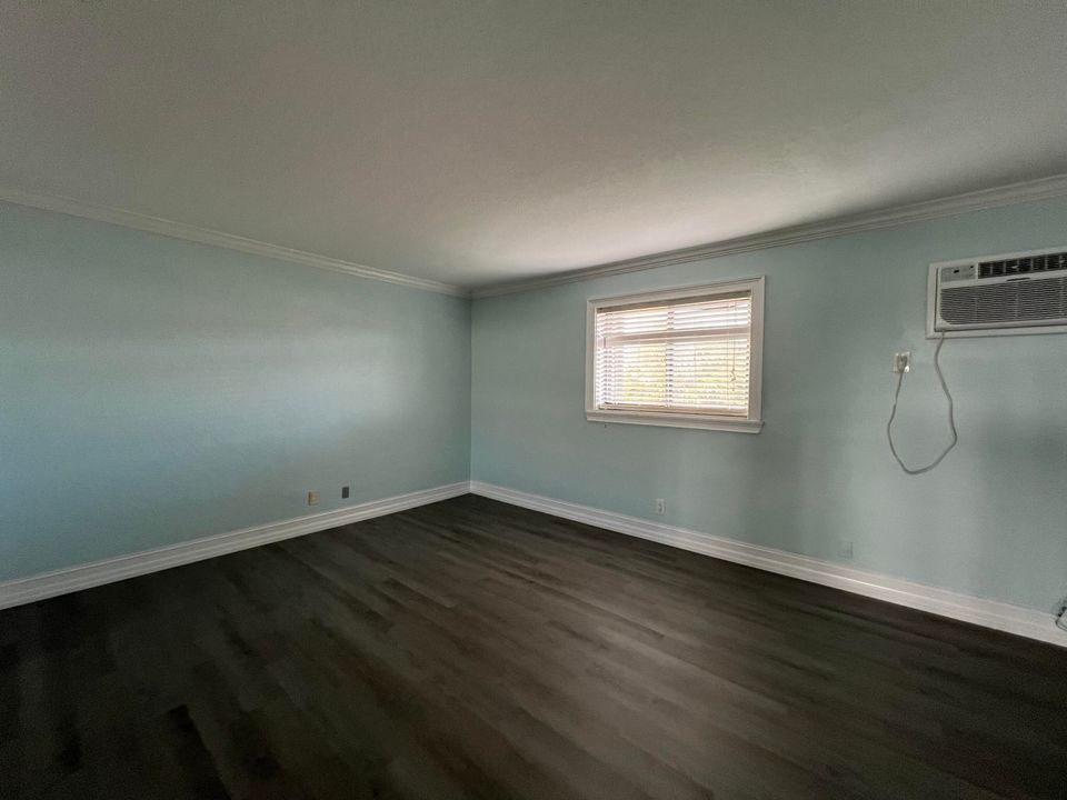 For Rent: $1,695 (1 beds, 1 baths, 720 Square Feet)