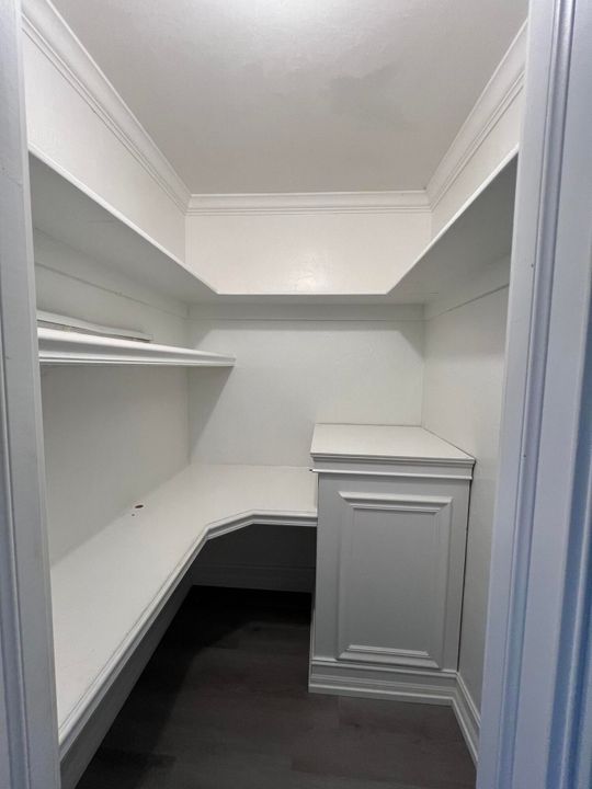 For Rent: $1,695 (1 beds, 1 baths, 720 Square Feet)