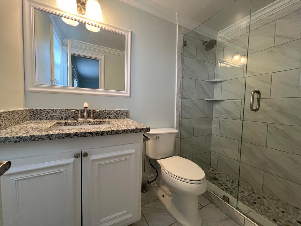 For Rent: $1,695 (1 beds, 1 baths, 720 Square Feet)