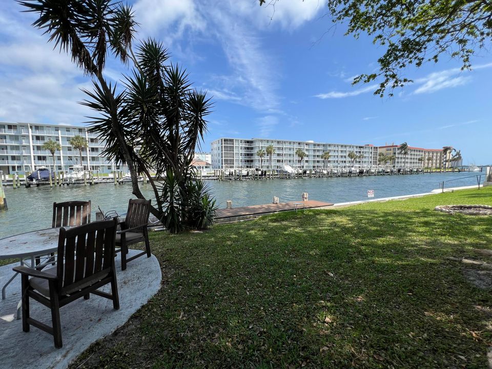 For Rent: $1,695 (1 beds, 1 baths, 720 Square Feet)