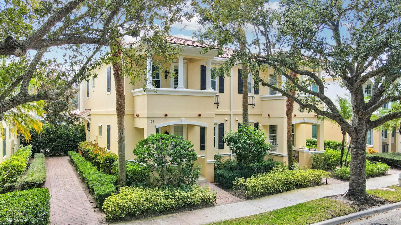 For Sale: $747,500 (3 beds, 3 baths, 1830 Square Feet)