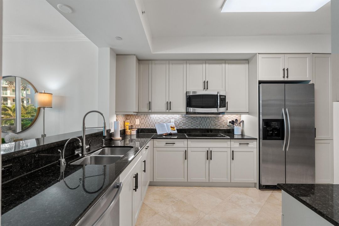 For Sale: $1,395,000 (2 beds, 2 baths, 1986 Square Feet)