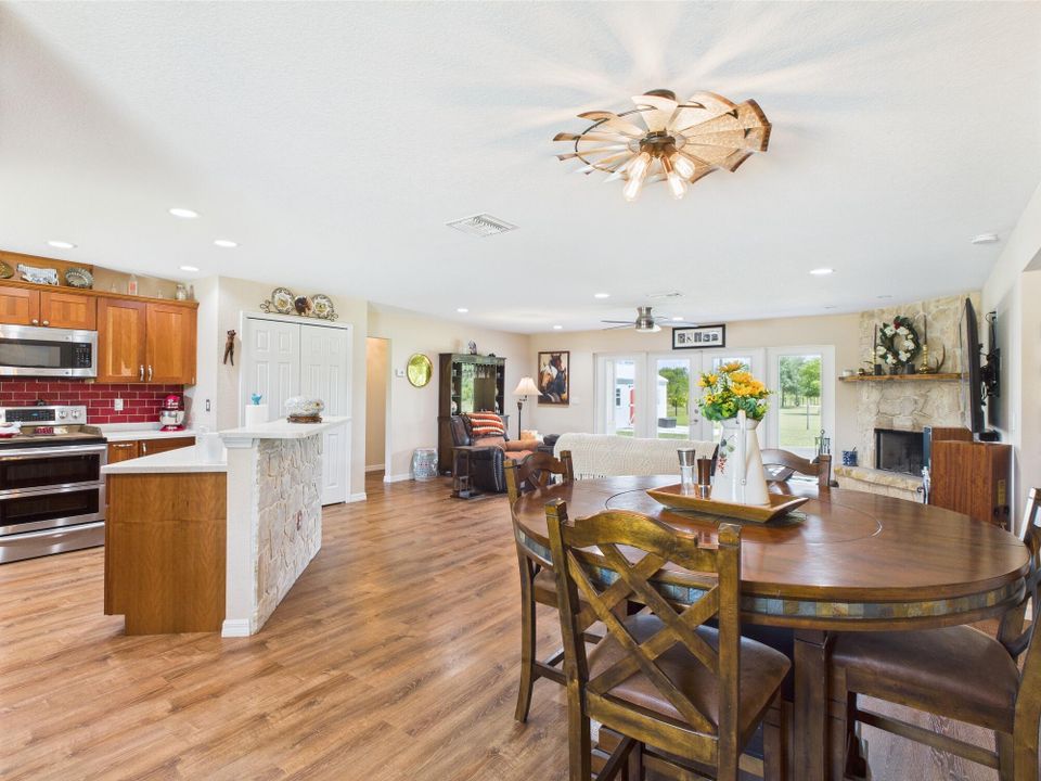 На продажу: $899,000 (3 спален, 3 ванн, 6188 Квадратных фут)