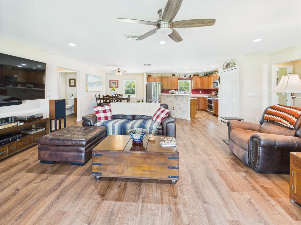 На продажу: $899,000 (3 спален, 3 ванн, 6188 Квадратных фут)