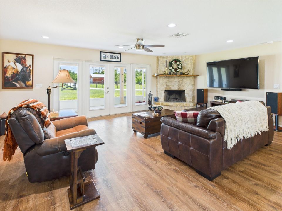 На продажу: $899,000 (3 спален, 3 ванн, 6188 Квадратных фут)