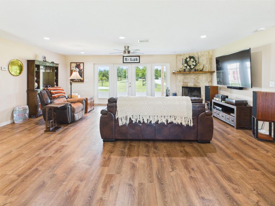 На продажу: $899,000 (3 спален, 3 ванн, 6188 Квадратных фут)