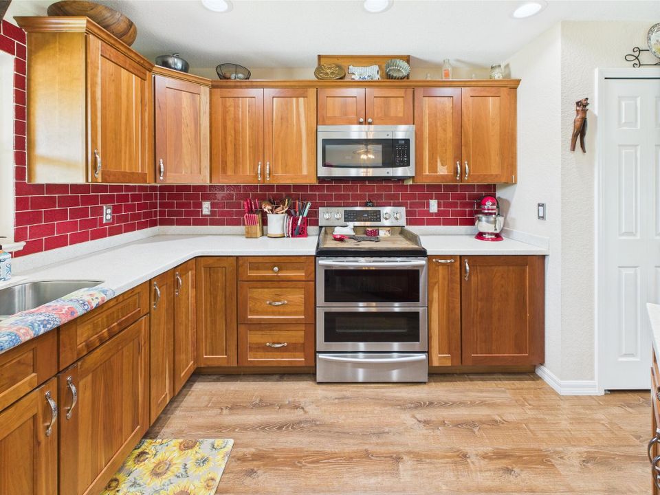 На продажу: $899,000 (3 спален, 3 ванн, 6188 Квадратных фут)