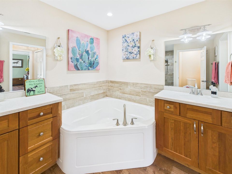 На продажу: $899,000 (3 спален, 3 ванн, 6188 Квадратных фут)