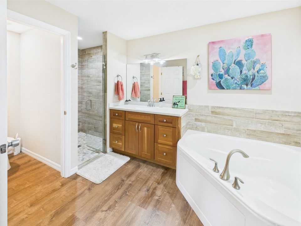 На продажу: $899,000 (3 спален, 3 ванн, 6188 Квадратных фут)