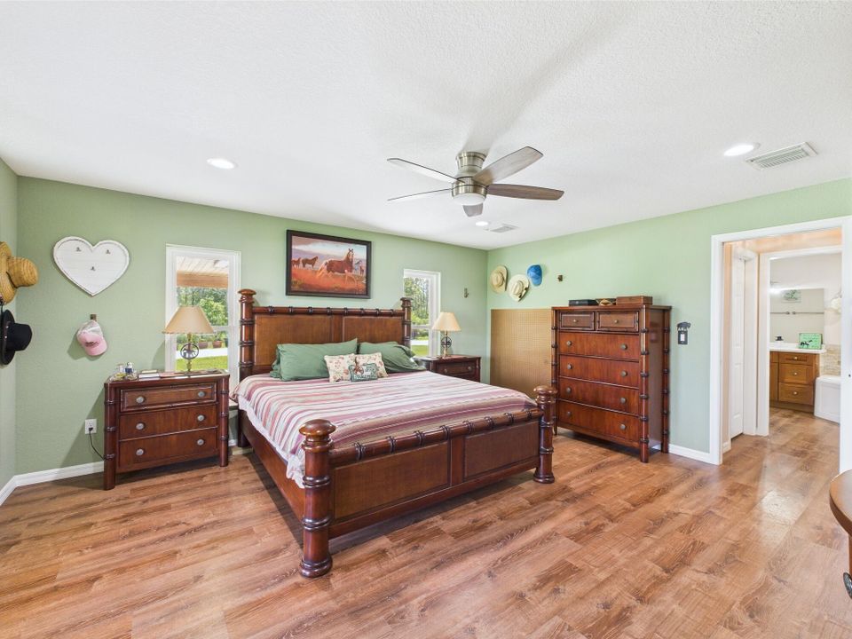 На продажу: $899,000 (3 спален, 3 ванн, 6188 Квадратных фут)