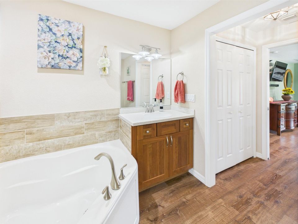 На продажу: $899,000 (3 спален, 3 ванн, 6188 Квадратных фут)