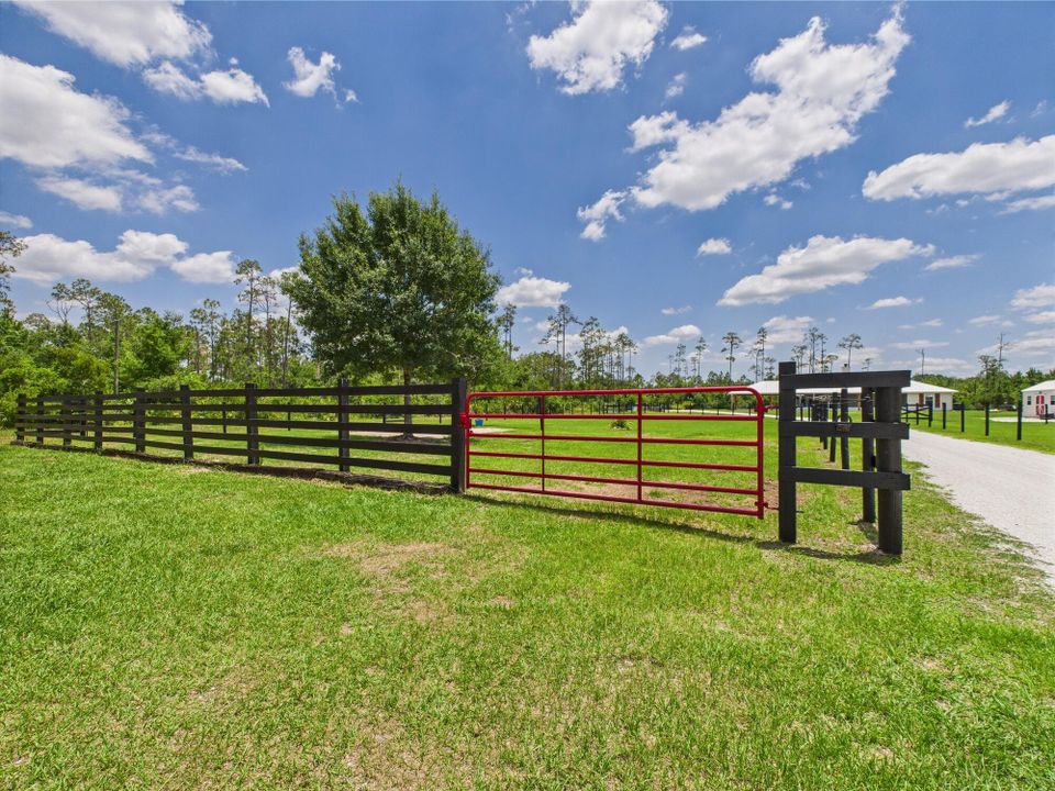 На продажу: $899,000 (3 спален, 3 ванн, 6188 Квадратных фут)