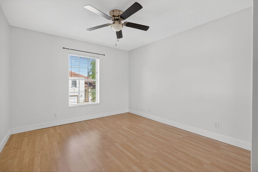 En Renta: $4,000 (4 camas, 2 baños, 2150 Pies cuadrados)