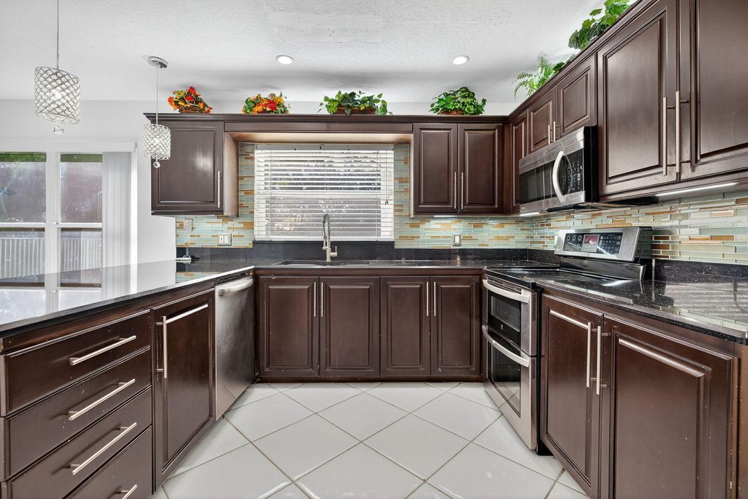 En Renta: $4,000 (4 camas, 2 baños, 2150 Pies cuadrados)