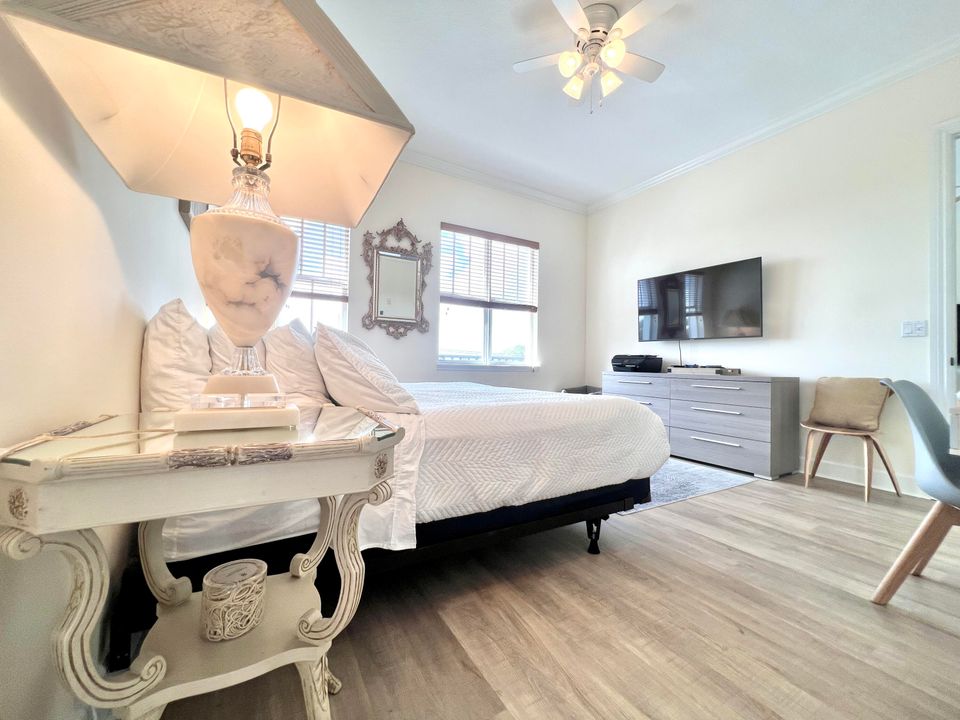 For Rent: $4,500 (2 beds, 2 baths, 1262 Square Feet)