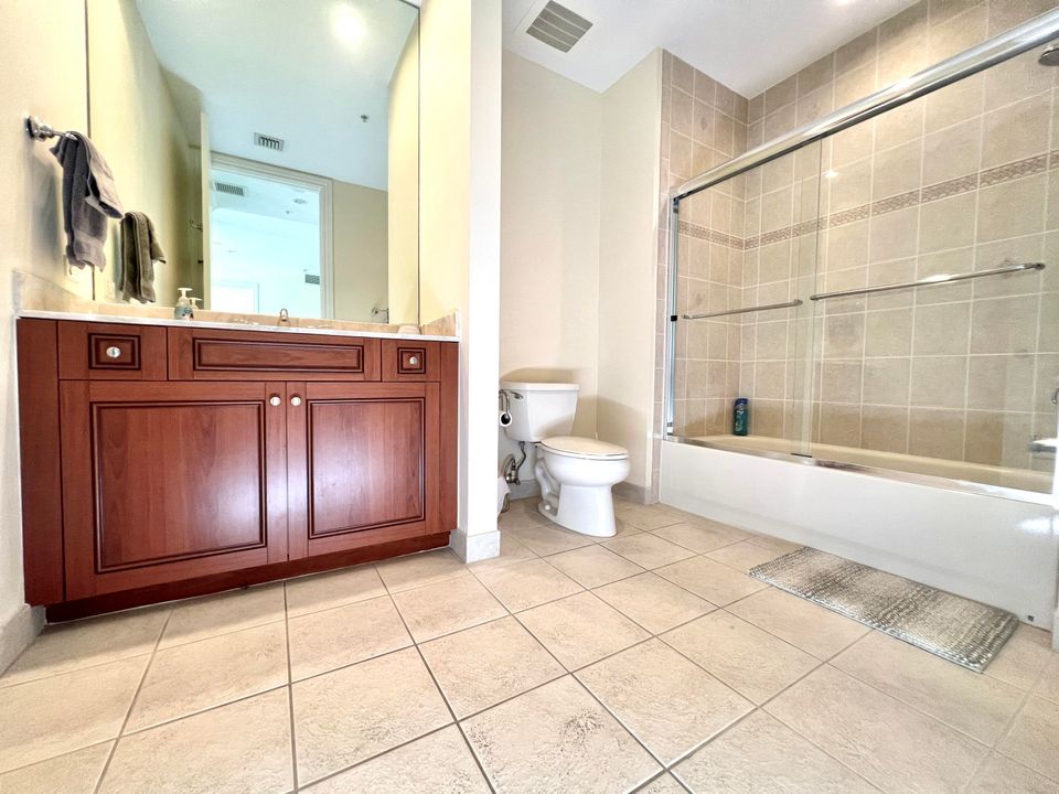 For Rent: $4,500 (2 beds, 2 baths, 1262 Square Feet)