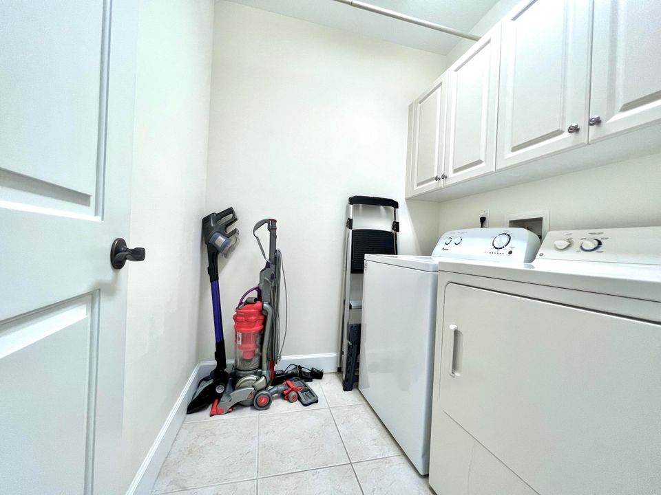 For Rent: $4,500 (2 beds, 2 baths, 1262 Square Feet)
