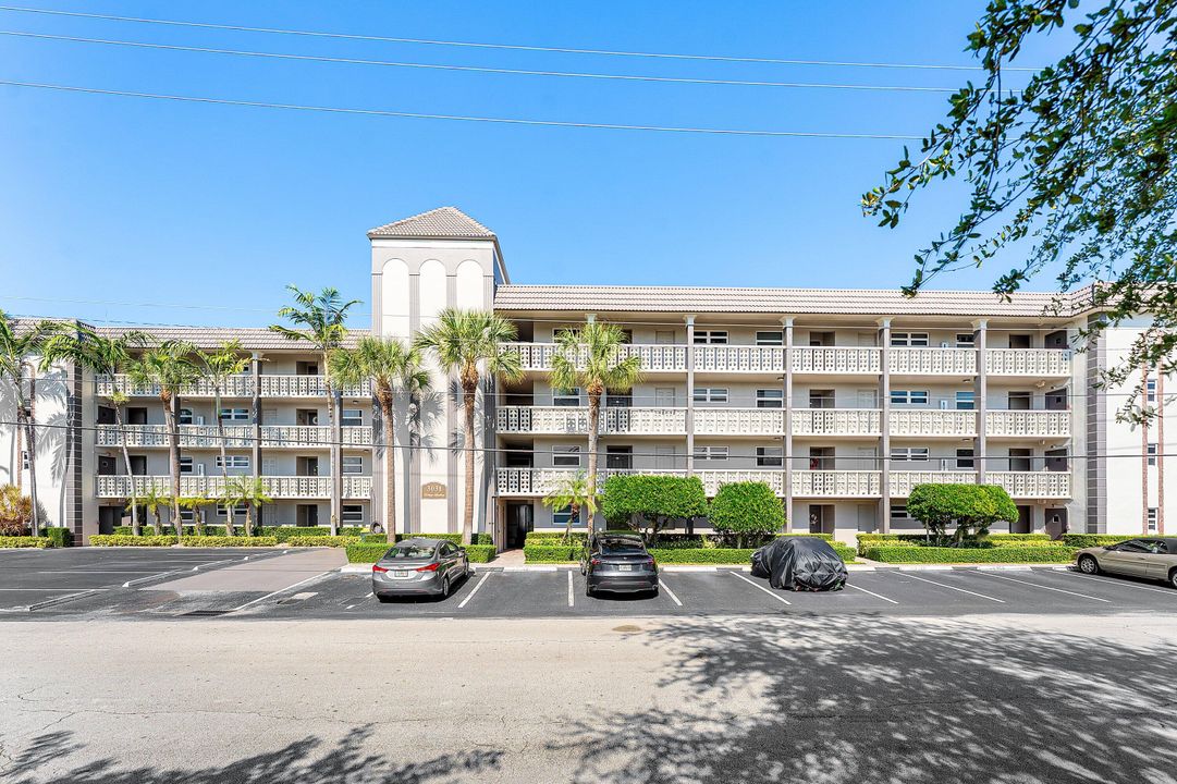 For Sale: $489,000 (2 beds, 2 baths, 1300 Square Feet)