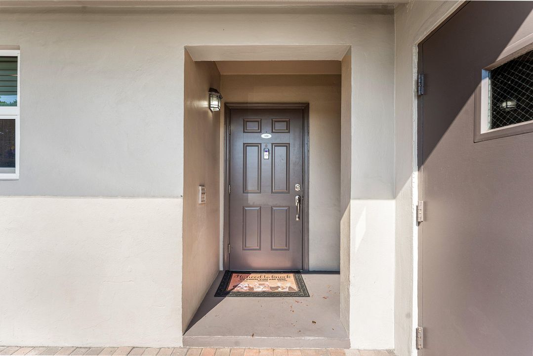 For Sale: $489,000 (2 beds, 2 baths, 1300 Square Feet)