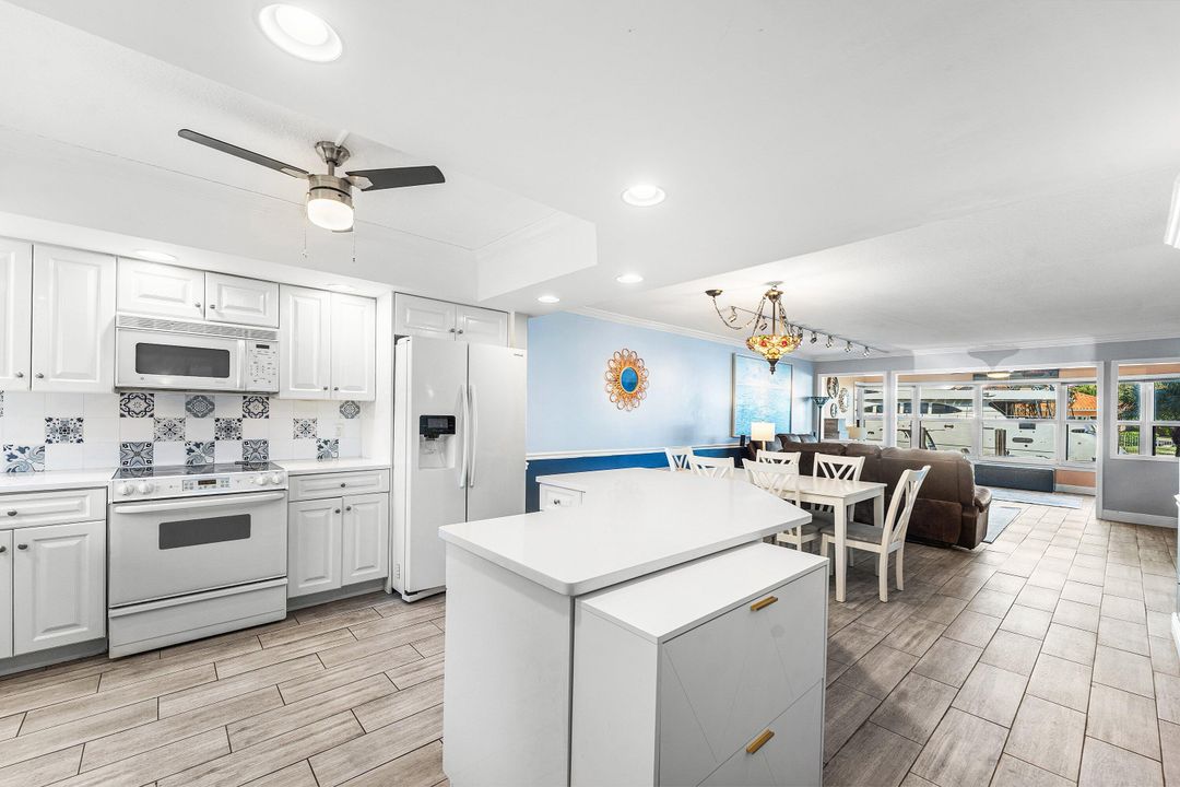 For Sale: $489,000 (2 beds, 2 baths, 1300 Square Feet)