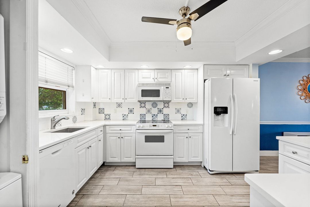 For Sale: $489,000 (2 beds, 2 baths, 1300 Square Feet)