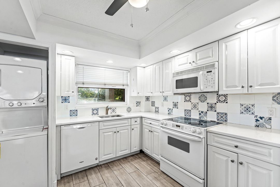 For Sale: $489,000 (2 beds, 2 baths, 1300 Square Feet)