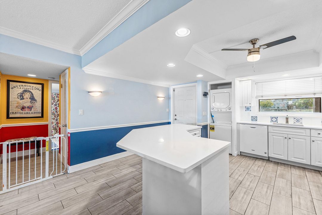 For Sale: $489,000 (2 beds, 2 baths, 1300 Square Feet)