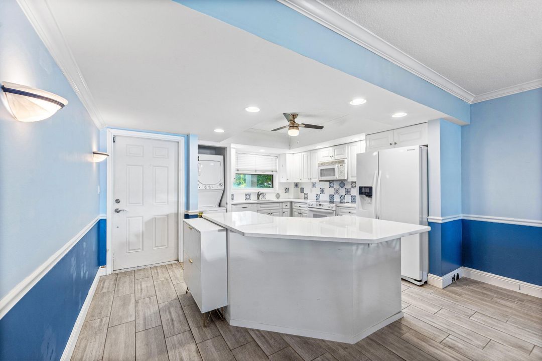 For Sale: $489,000 (2 beds, 2 baths, 1300 Square Feet)