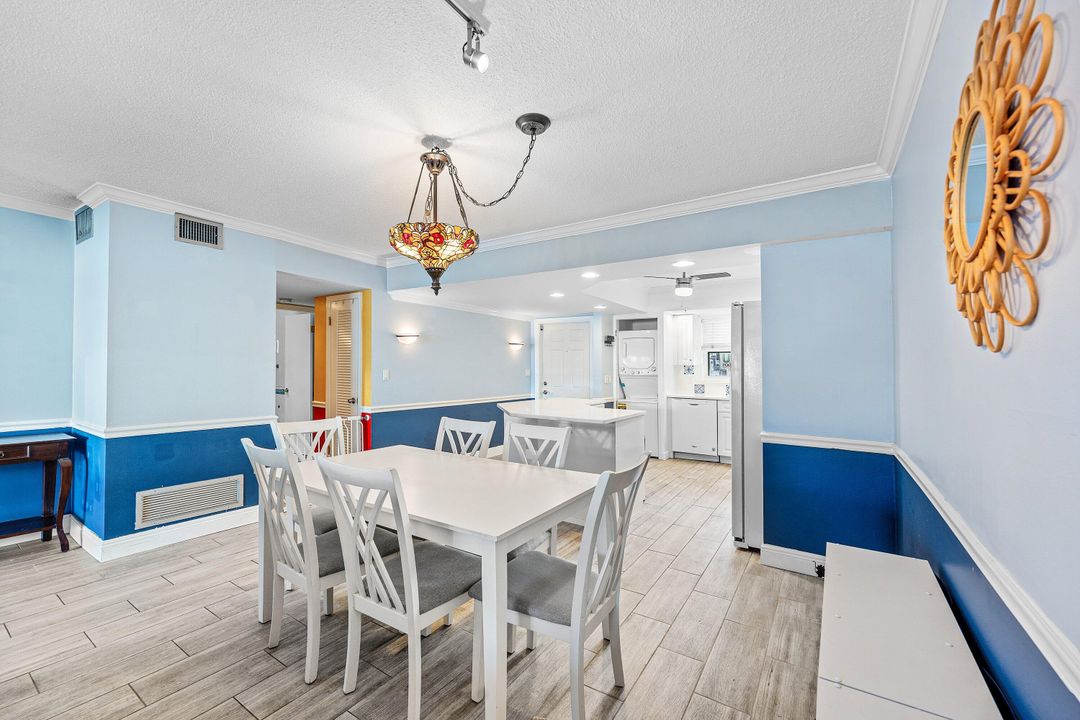 For Sale: $489,000 (2 beds, 2 baths, 1300 Square Feet)