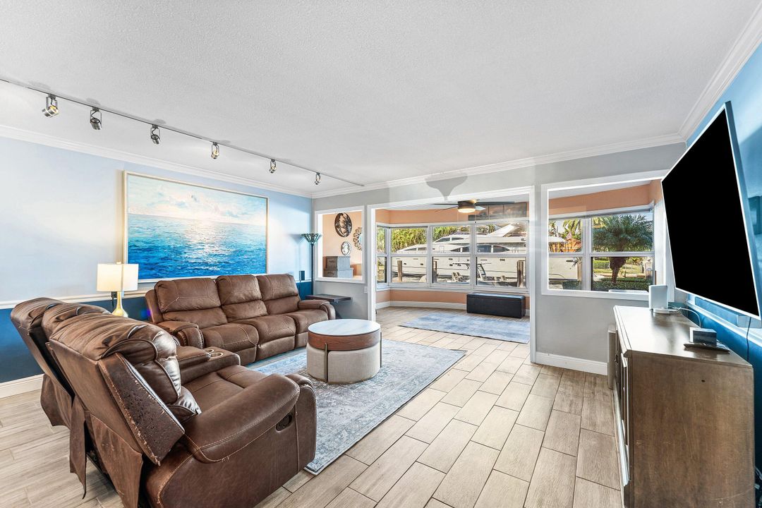 For Sale: $489,000 (2 beds, 2 baths, 1300 Square Feet)