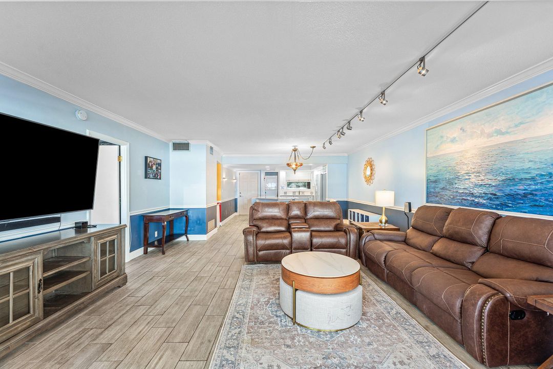 For Sale: $489,000 (2 beds, 2 baths, 1300 Square Feet)