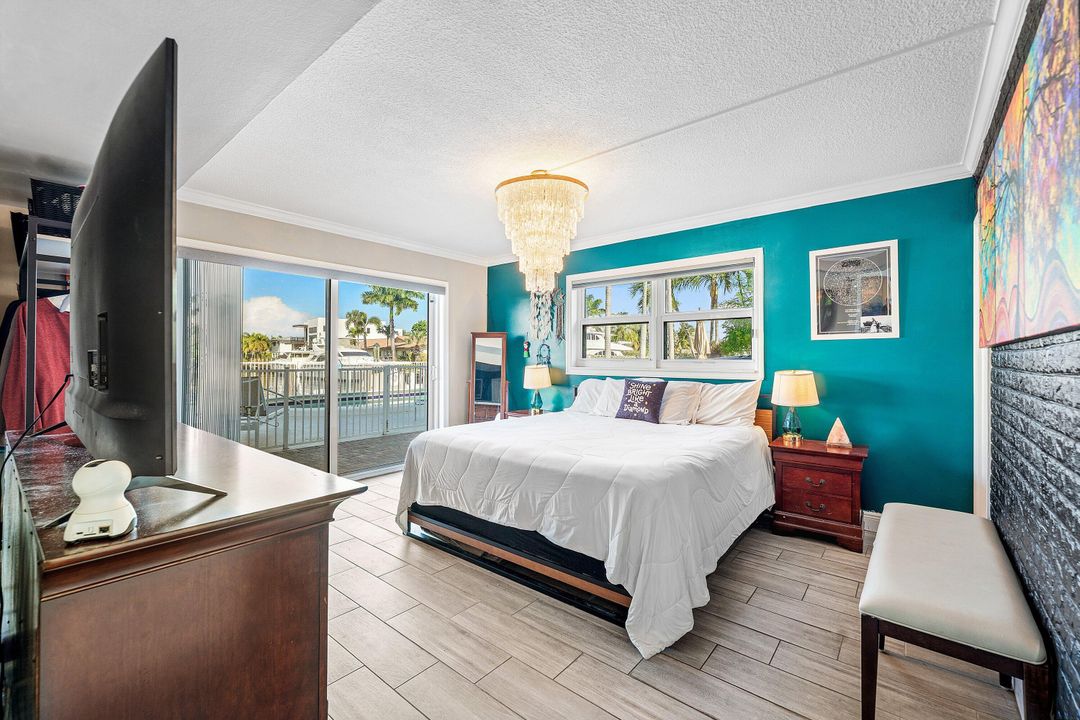 For Sale: $489,000 (2 beds, 2 baths, 1300 Square Feet)