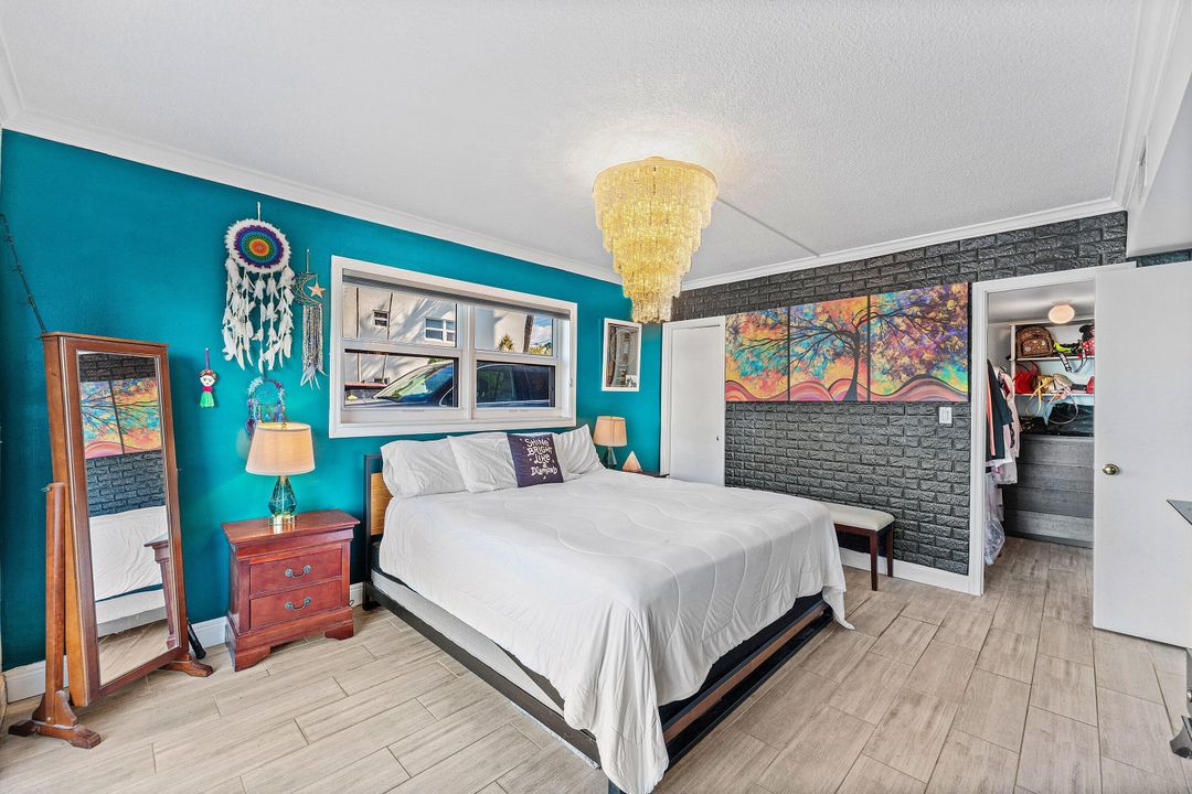 For Sale: $489,000 (2 beds, 2 baths, 1300 Square Feet)