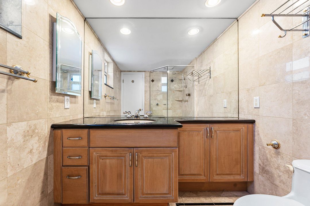 For Sale: $489,000 (2 beds, 2 baths, 1300 Square Feet)