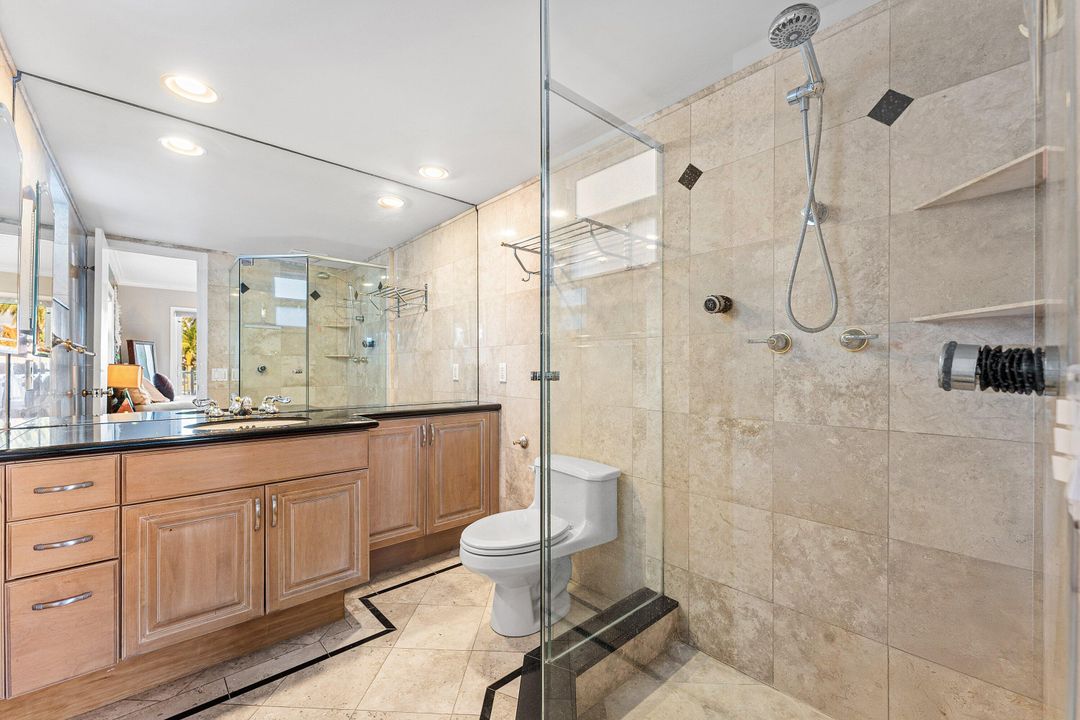 For Sale: $489,000 (2 beds, 2 baths, 1300 Square Feet)