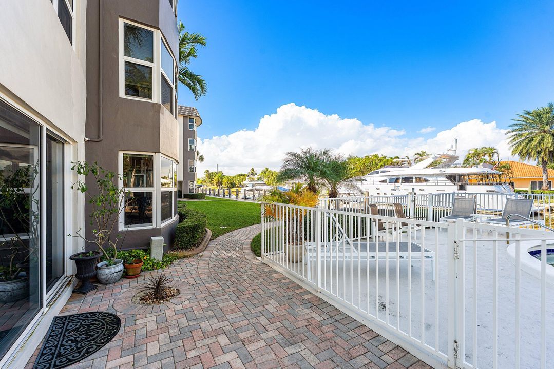 For Sale: $489,000 (2 beds, 2 baths, 1300 Square Feet)