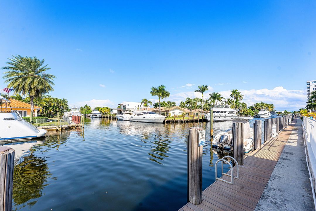 For Sale: $489,000 (2 beds, 2 baths, 1300 Square Feet)