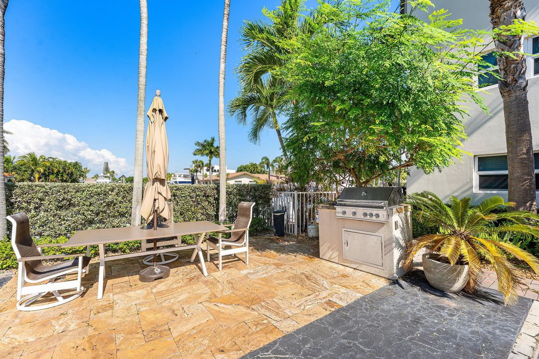For Sale: $489,000 (2 beds, 2 baths, 1300 Square Feet)