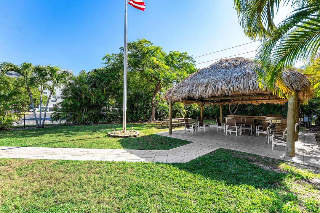 For Sale: $489,000 (2 beds, 2 baths, 1300 Square Feet)