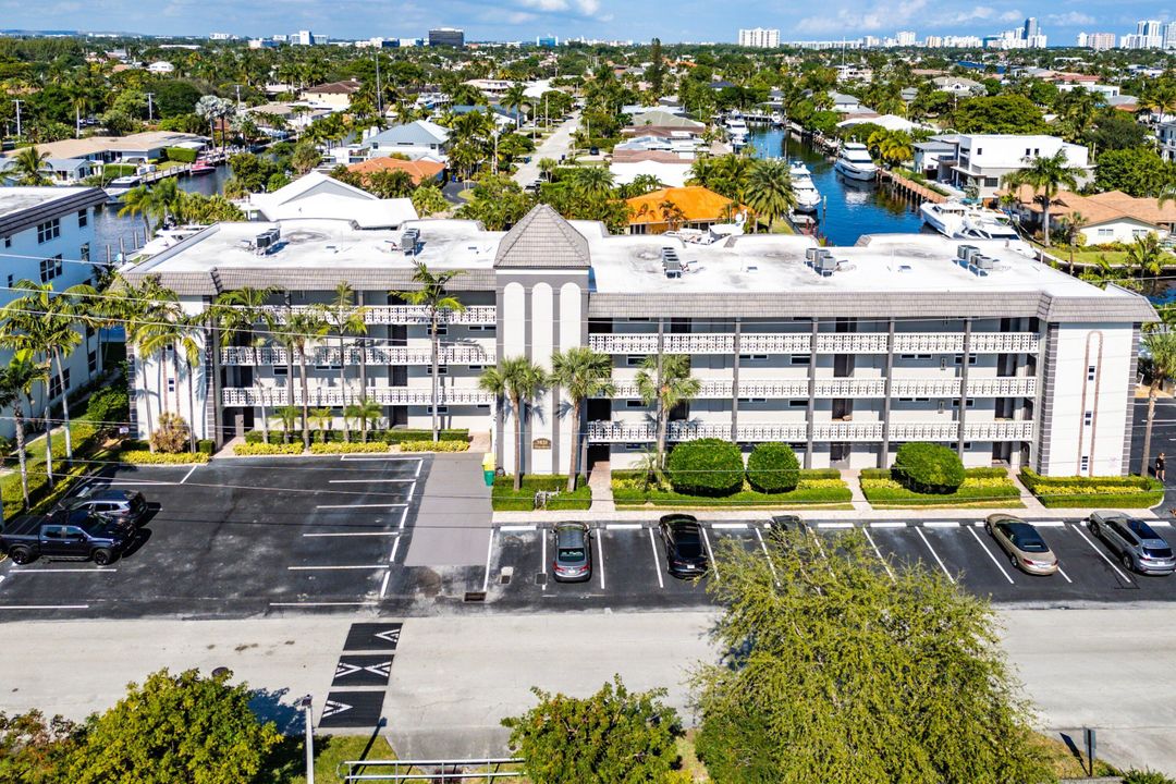 For Sale: $489,000 (2 beds, 2 baths, 1300 Square Feet)