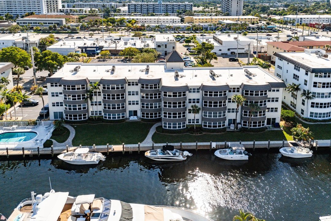 For Sale: $489,000 (2 beds, 2 baths, 1300 Square Feet)