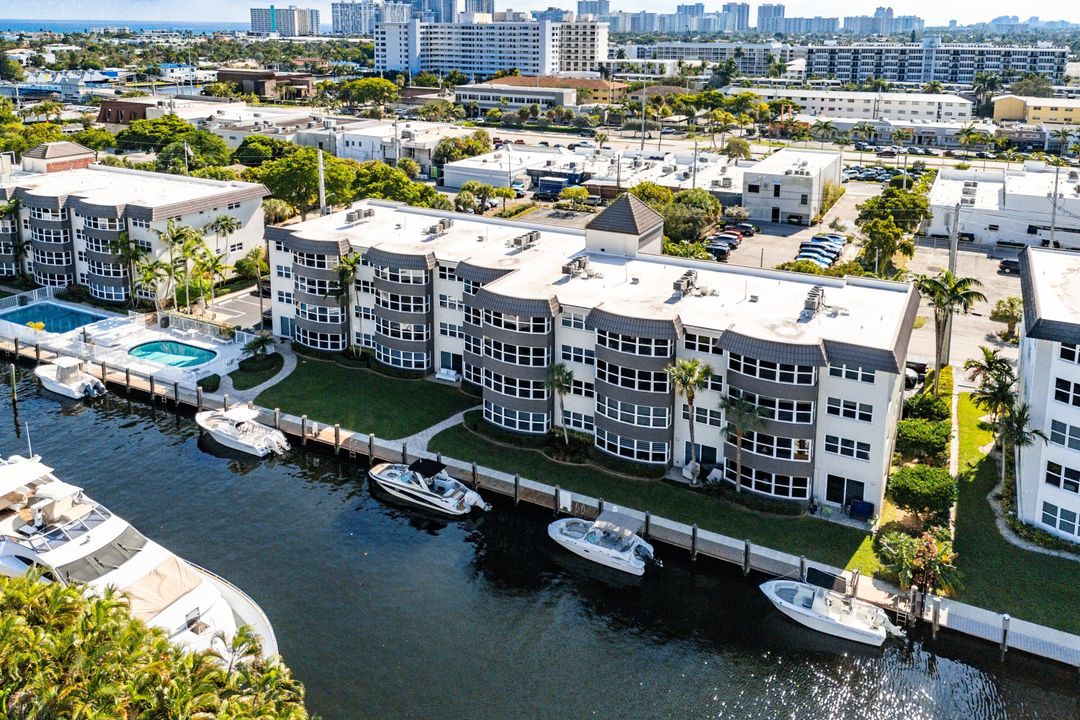 For Sale: $489,000 (2 beds, 2 baths, 1300 Square Feet)